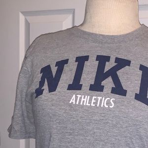 Nike shirt tee